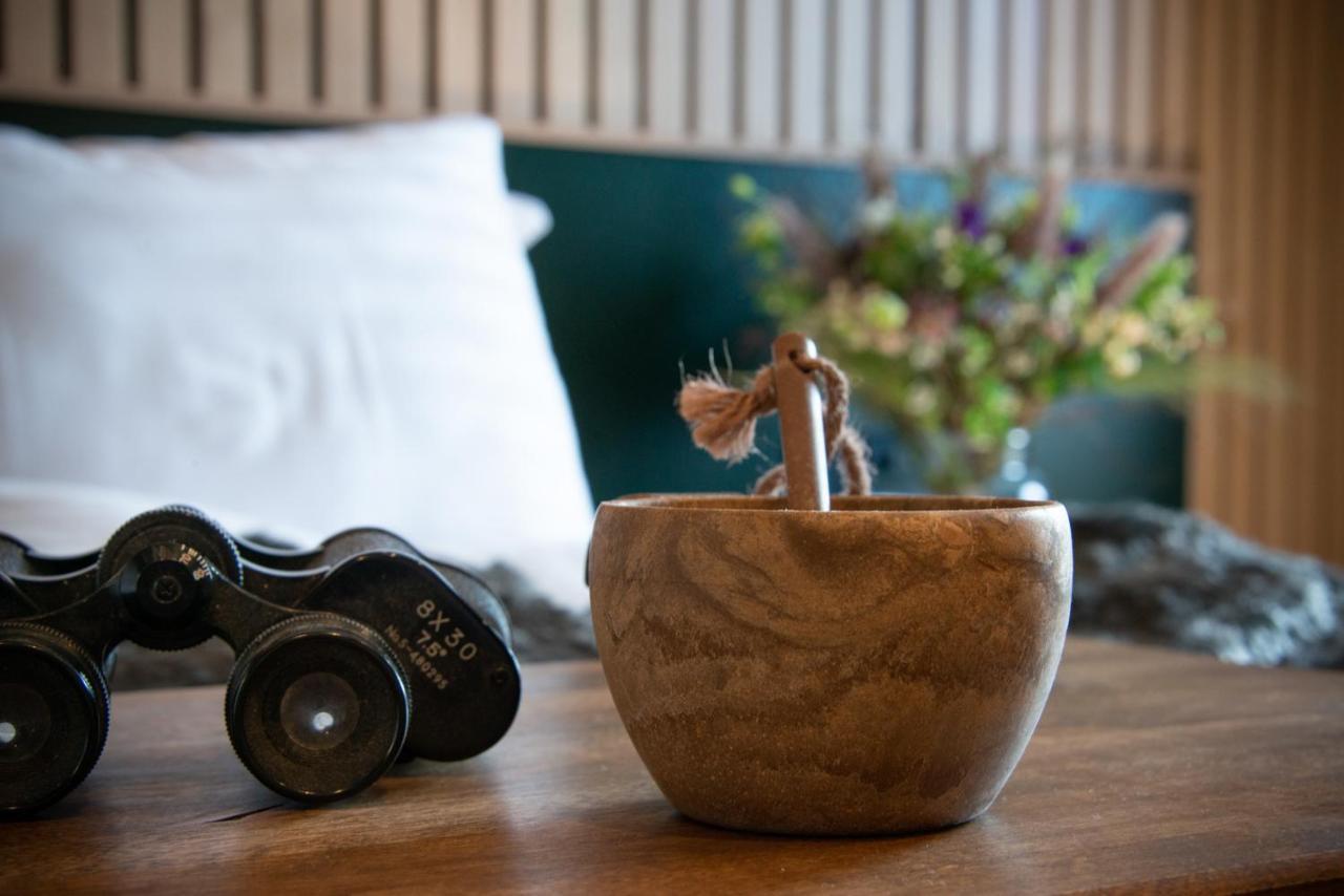 Haltia Lake Lodge Nature Boutique Hotel & Glamping Esbo Exteriör bild