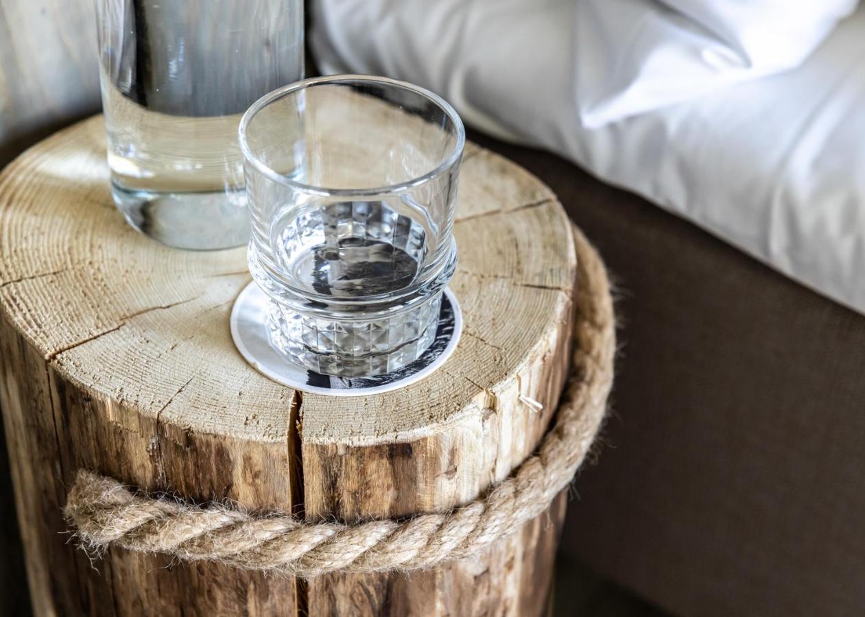 Haltia Lake Lodge Nature Boutique Hotel & Glamping Esbo Exteriör bild