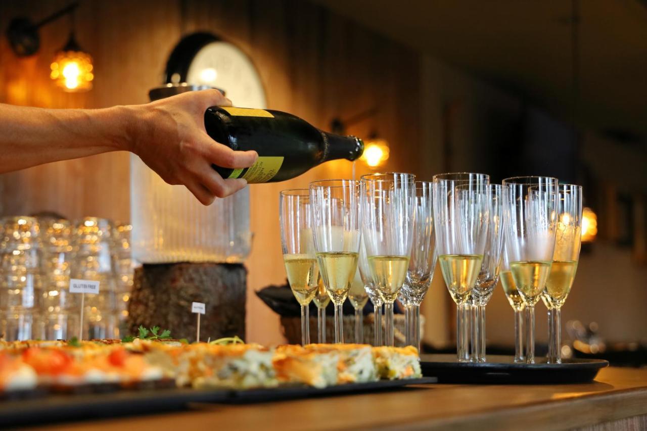 Haltia Lake Lodge Nature Boutique Hotel & Glamping Esbo Exteriör bild