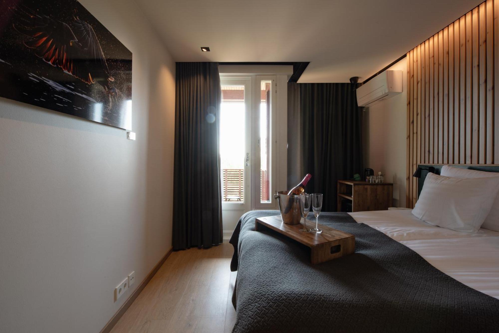 Haltia Lake Lodge Nature Boutique Hotel & Glamping Esbo Exteriör bild