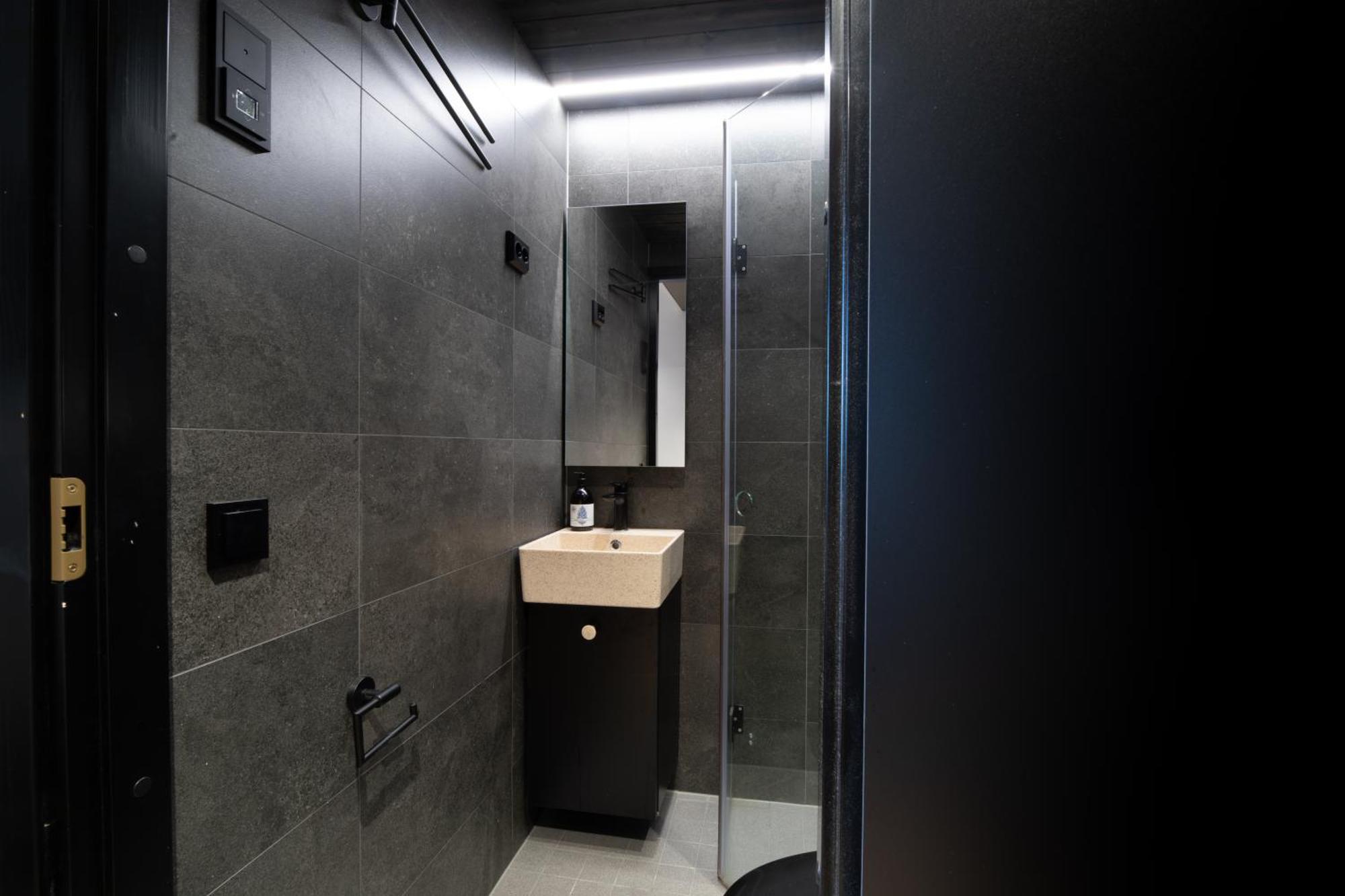 Haltia Lake Lodge Nature Boutique Hotel & Glamping Esbo Exteriör bild